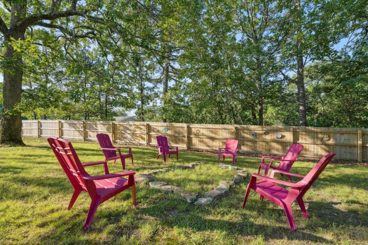 Old Church Retreat With Fire Pit And Air Hockey! Omaha Exterior foto